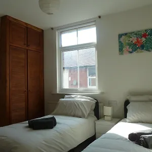 cosy-entire-house-in-central-sherwood.hotelsin-nottingham.com/